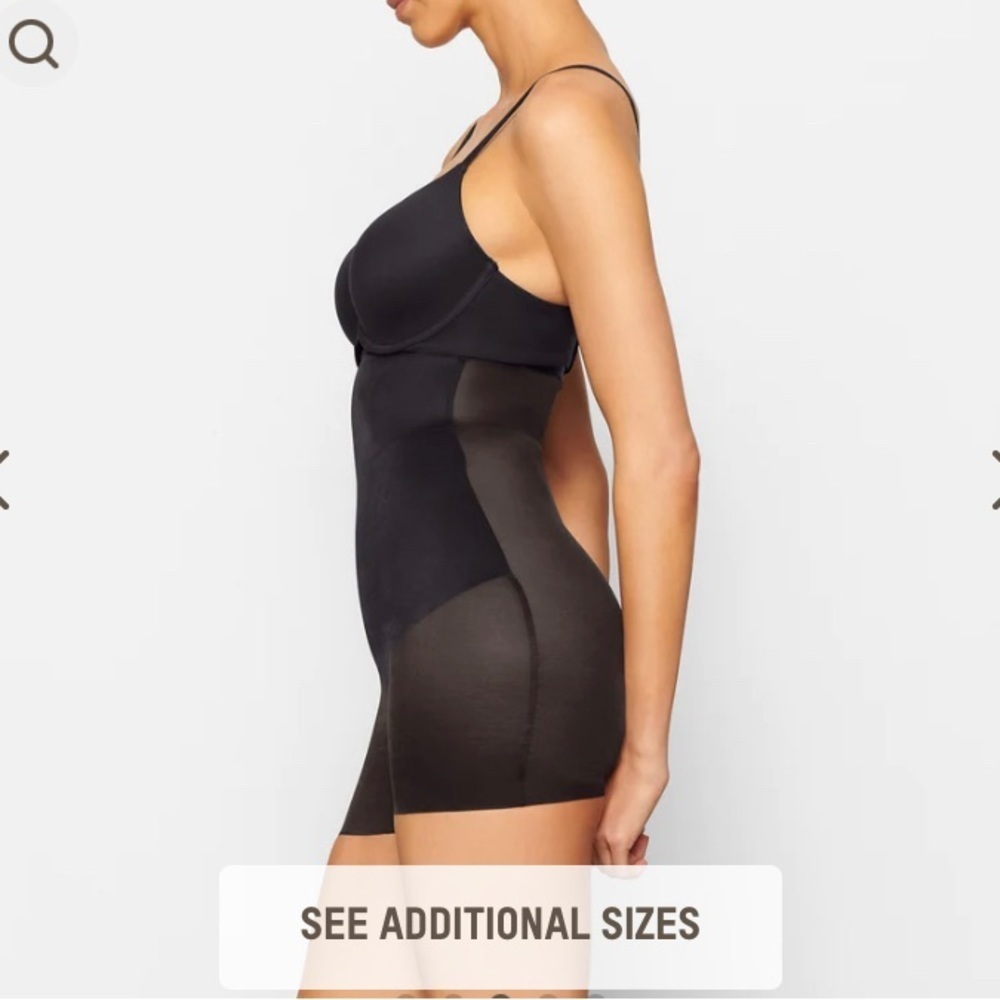 Skims Black BARELY THERE
HIGH-WAISTED SHORTIE Sheer Size XL - Picture 6 of 7